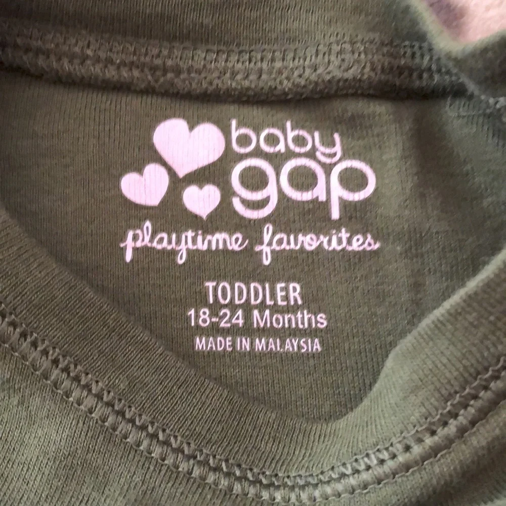 2007 babyGap Long Sleeve Graphic Top in Green Size 18-24 Months Toddler Girl
